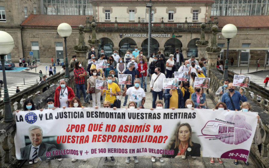 Las víctimas del Alvia exigen que haya responsabilidades políticas en el octavo aniversario del accidente de Angrois