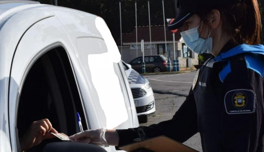 La Policía Local de Ribeira denuncia a un vecino de Corrubedo que casi triplicó la tasa de alcoholemia