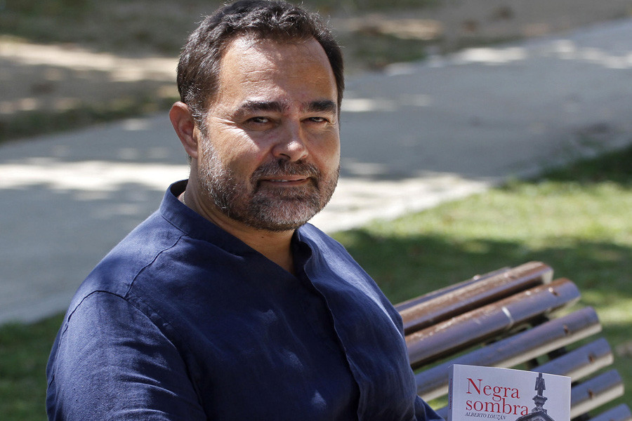Alberto Louzán | “La novela es un sueño cumplido y hacer algo por los demás era la mejor guinda”