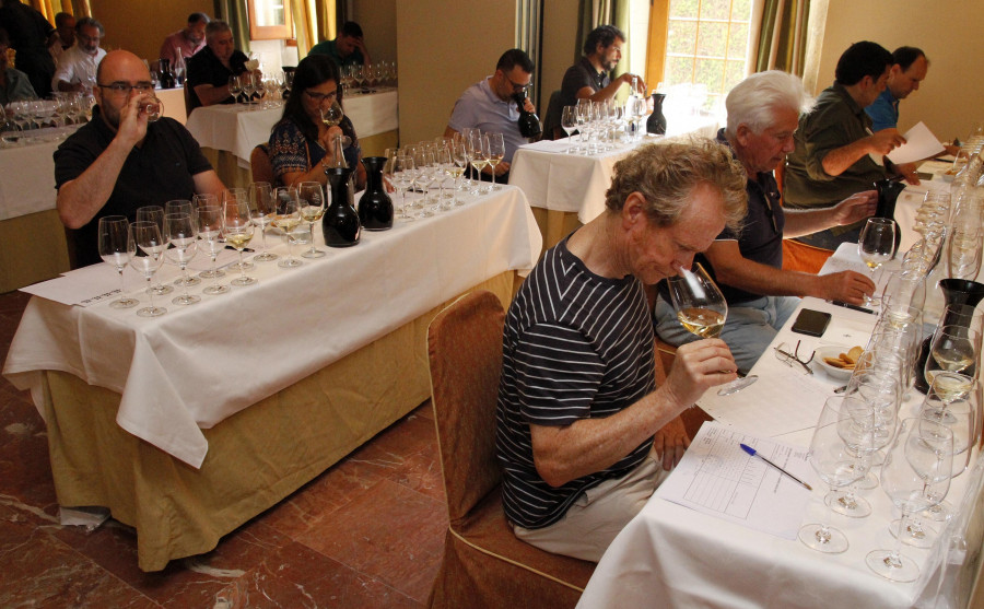 Un decena de Rías Baixas pasan a la Cata Derradeira para elegir al mejor albariño de la añada 2020