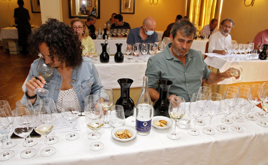 La XXXIII Cata Concurso Rías Baixas vive una final muy reñida con albariños de nivel “muy alto” y hasta “top”