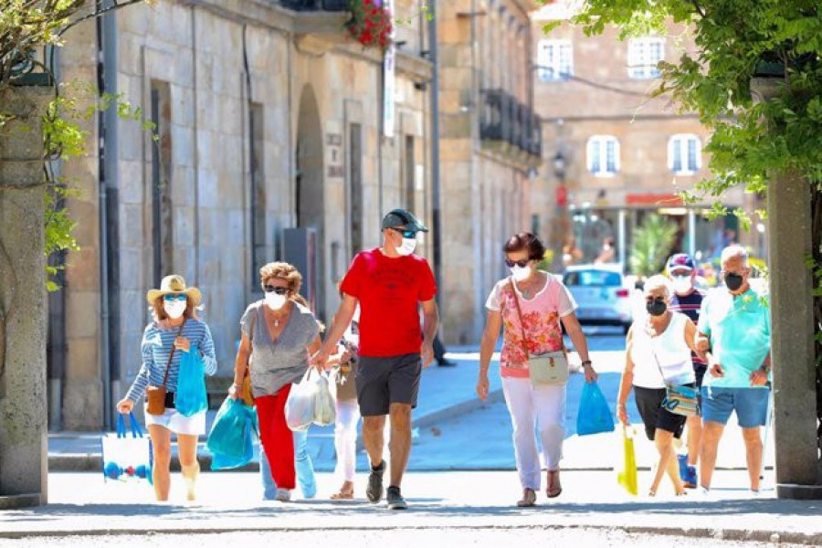 Galicia supera los 300 hospitalizados por covid-19 y los contagios se mantienen por encima del millar