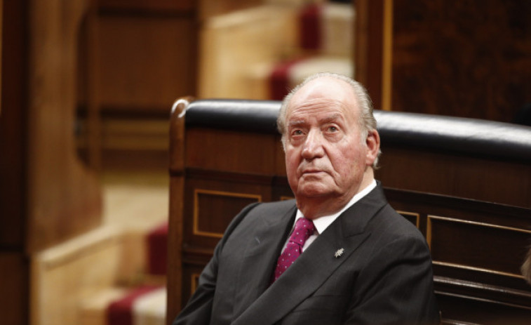 Juan Carlos I, un año fuera de España con 