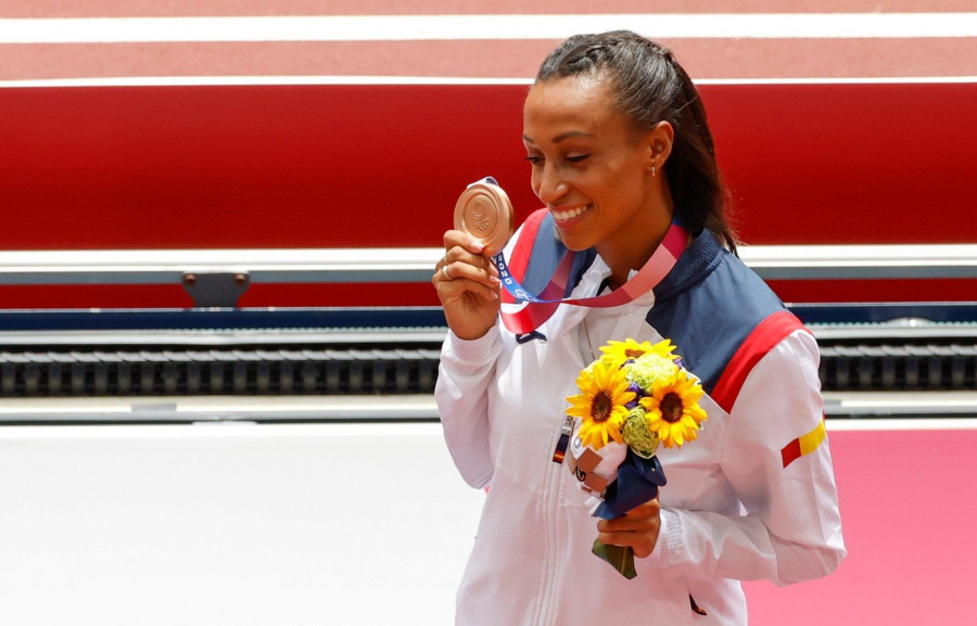 Ana Peleteiro será hija predilecta de Ribeira y Álex Vidal, medalla de oro