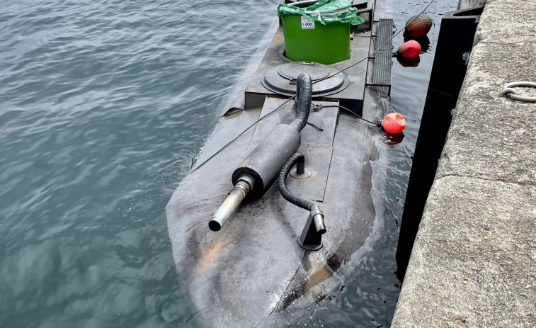 La presencia del submarino de la serie “Operación Marea Negra” en Aguiño despierta gran expectación