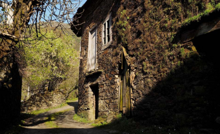 Más de 200 jóvenes solicitan una ayuda para comprar una vivienda en pueblos de menos de 5.000 habitantes en Galicia