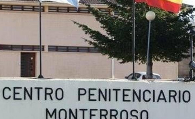 Abren expediente a tres trabajadores de la cárcel de Monterroso por el vídeo de internos tatuándose