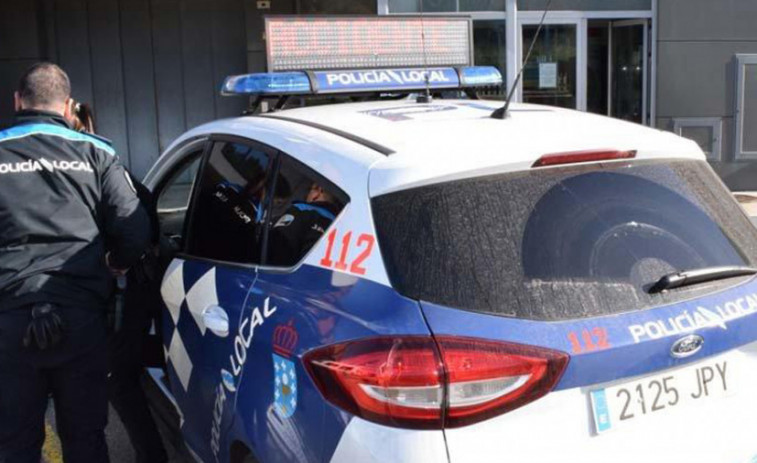 La Policía Local de Ribeira tiene que retroceder en un botellón en Corrubedo al ser recibida a pedradas y botellazos