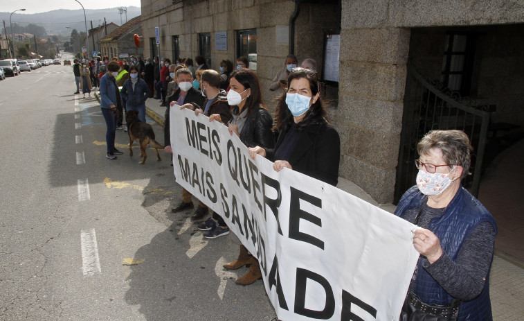 Meis pone bus para quienes no puedan marchar a Santiago contra Sanidade