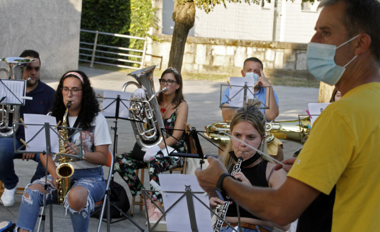 Vuelve la Banda de Vilagarcía, revive la música