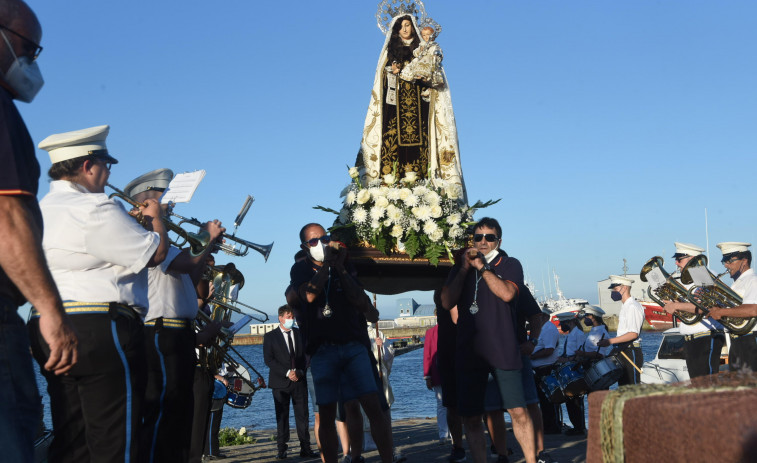 Ribeira vive con fervor su homenaje a la Virgen del Carmen a pesar de las limitaciones