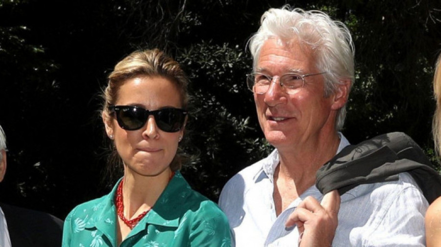 Richard Gere y su mujer, de vacaciones en Oleiros