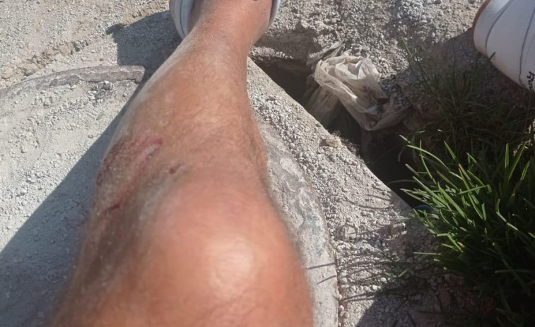 Herido un armador en una pierna al caer en una zanja sin vallar en Ribeira
