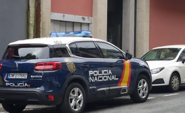 La Policía Nacional detiene a un conocido delincuente buscado por el atraco a una taxista en Ribeira