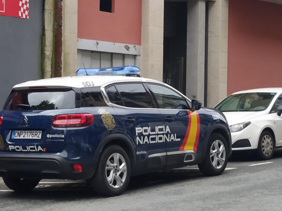 La Policía Nacional detiene a un conocido delincuente buscado por el atraco a una taxista en Ribeira