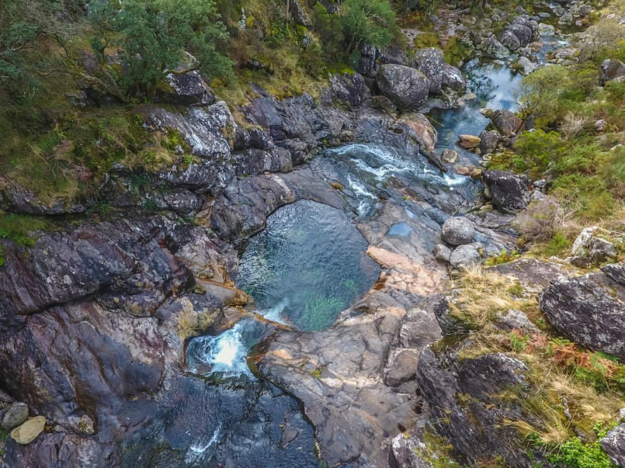 Rescatada una viguesa de 48 años que resultó herida en un pie en las piscinas del Río Pedras