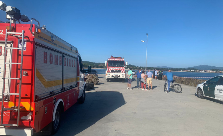 ​Hallan el cadáver de un pescador entre unas rocas junto el puerto de Escarabote, en Boiro