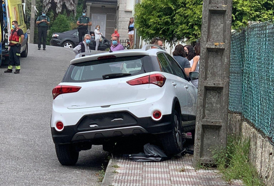 Una niña de tres años resulta herida al ser atropellada por un vehículo que invadió la acera