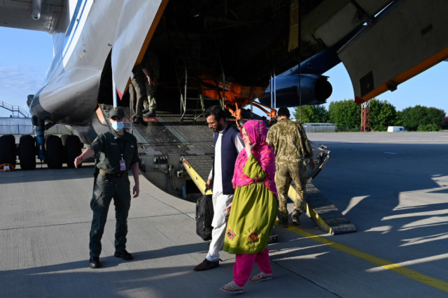 EEUU ordena a seis aerolíneas comerciales que participen en la evacuación de Kabul