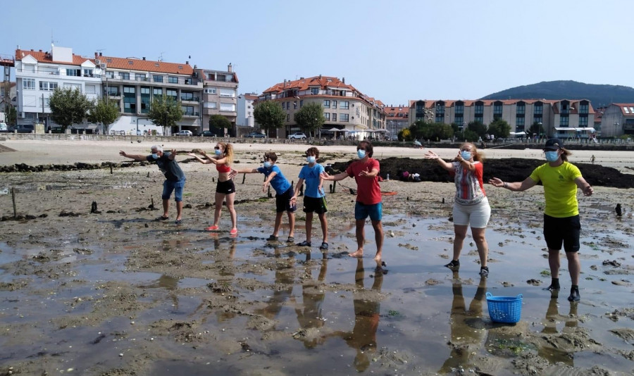 “Algunos turistas creen que la almeja se recoge de la playa con máquinas”