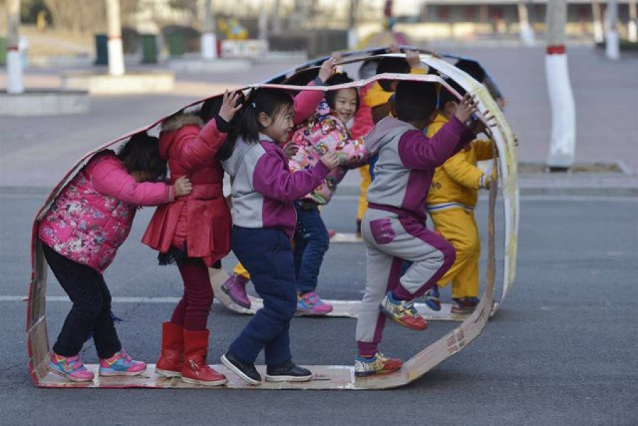China prohíbe la realización de exámenes a niños de seis y siete años en todos los colegios del país