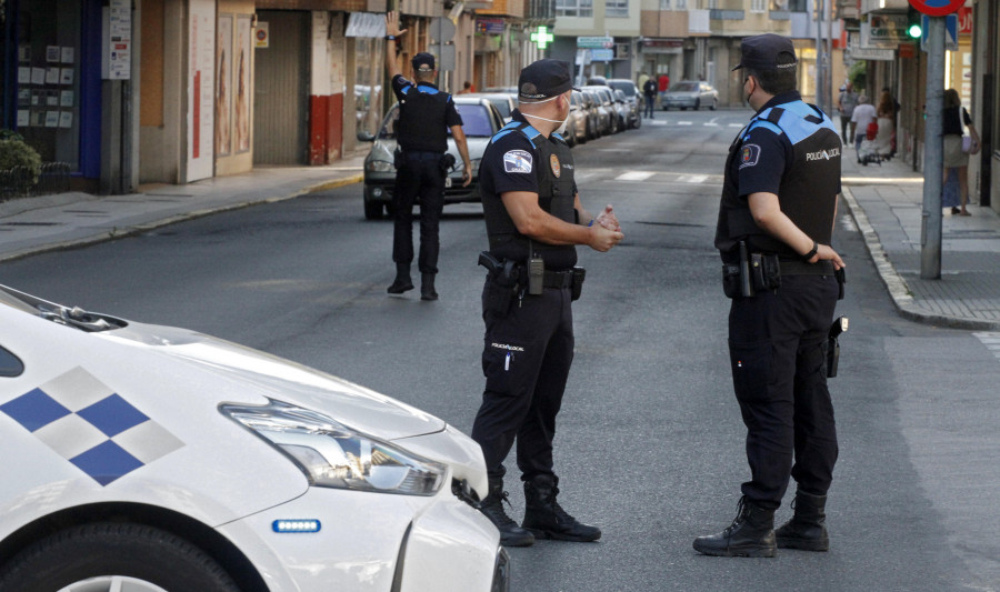 La Policía cierra un pub en la zona de ocio de Vilagarcía y alerta de la falta de medidas anti covid