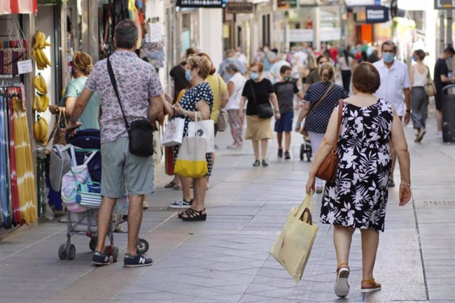 La confianza del consumidor baja ligeramente en agosto por el empeoramiento de las expectativas