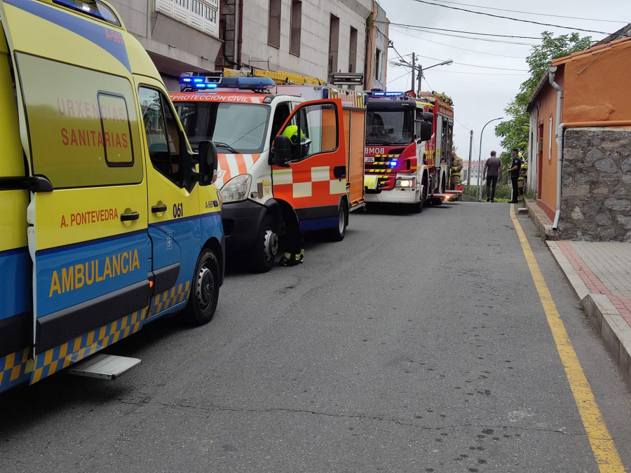 Evacuado al Hospital un vecino de A Torre tras el incendio de una sartén en su casa