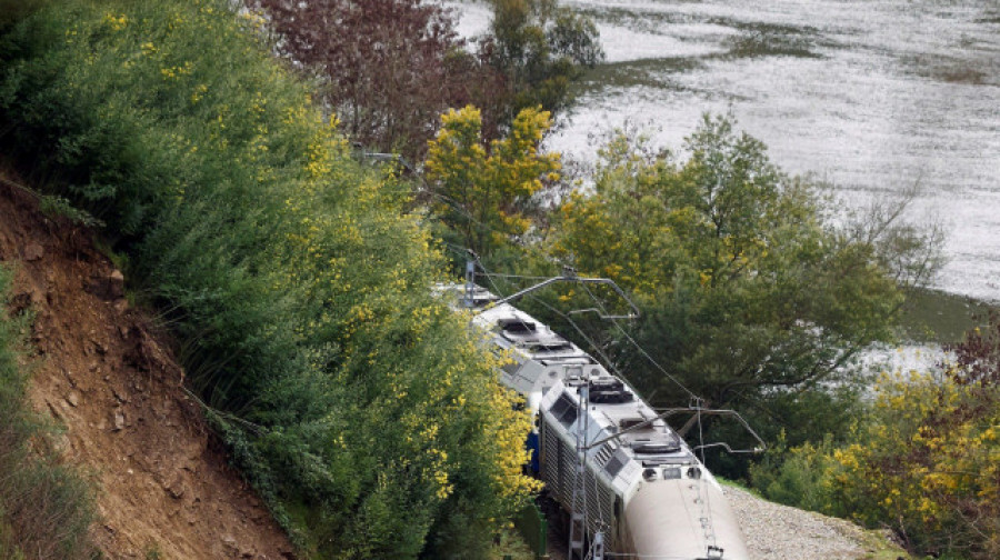 Un tren 'express' fletado por la UE para promover el uso del ferrocarril transfronterizo cruza este viernes España