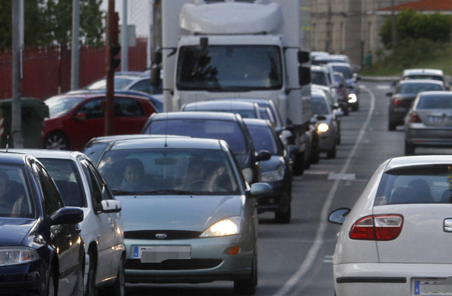 Empresarios de Arousa hacen fuerza ante la Xunta para que el tráfico pesado pueda circular por el centro