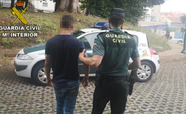 El arrestado en Cambados intentó deshacerse de una bolsa con cocaína en la AP-9