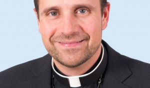 Xavier Novell, un controvertido obispo exorcista en el ojo de un culebrón