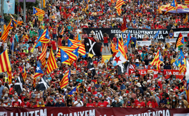 Miles de personas participan en la manifestación independentista de la Diada en Barcelona