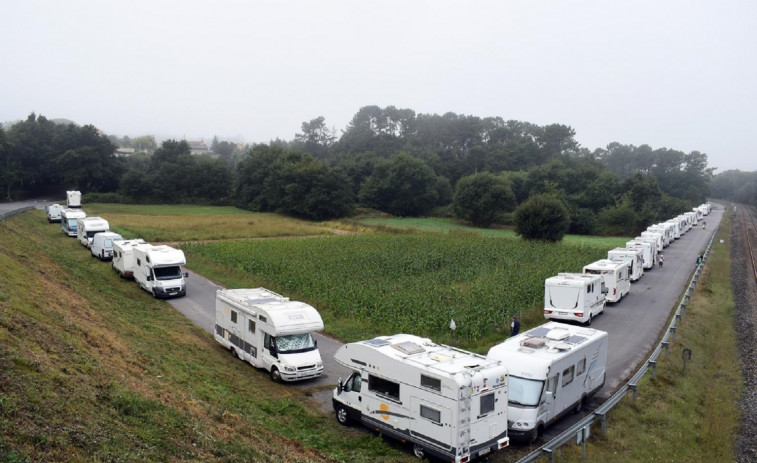 Una concentración de autocaravanistas reúne a más de cien vehículos en Vilarello
