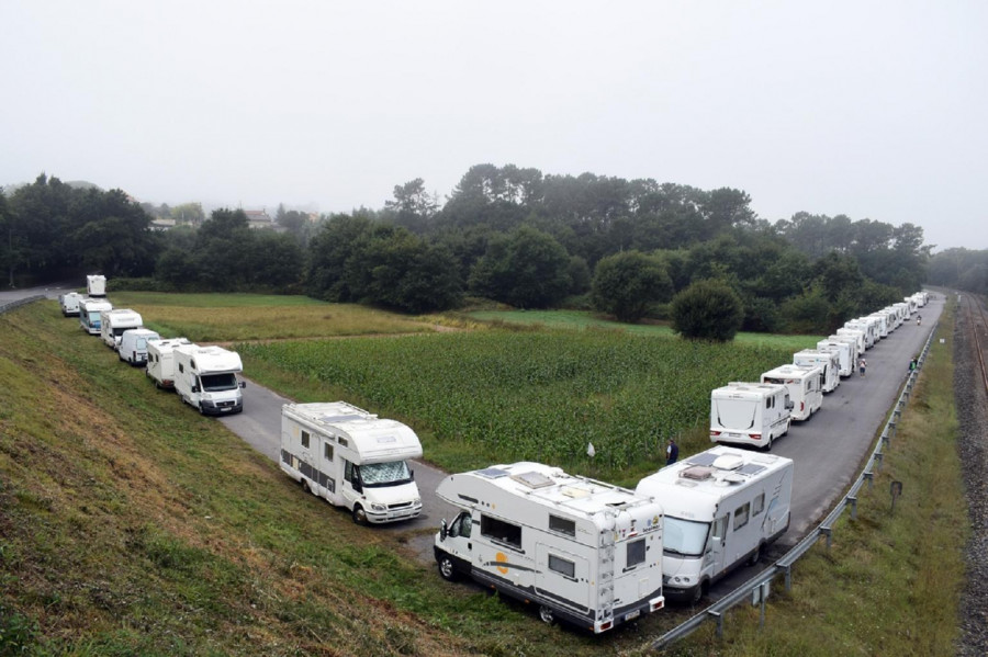 Una concentración de autocaravanistas reúne a más de cien vehículos en Vilarello