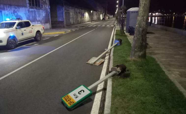 ​A Pobra vuelve a vivir una nueva madrugada movida de actos vandálicos