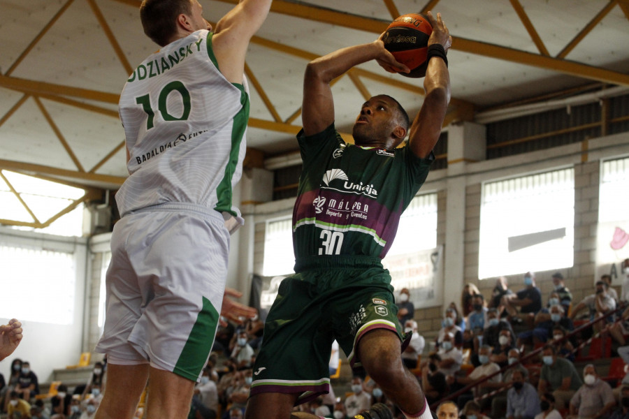 El Joventut reina en Vilagarcía al colapsar con su defensa al Unicaja