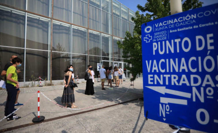 Galicia reabre el viernes los centros de vacunación masiva para la dosis de refuerzo de mayores de 70 a 79 años