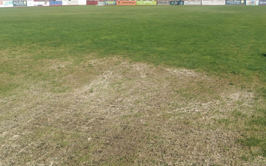 El césped de A Lomba vuelve a presentar un pésimo estado