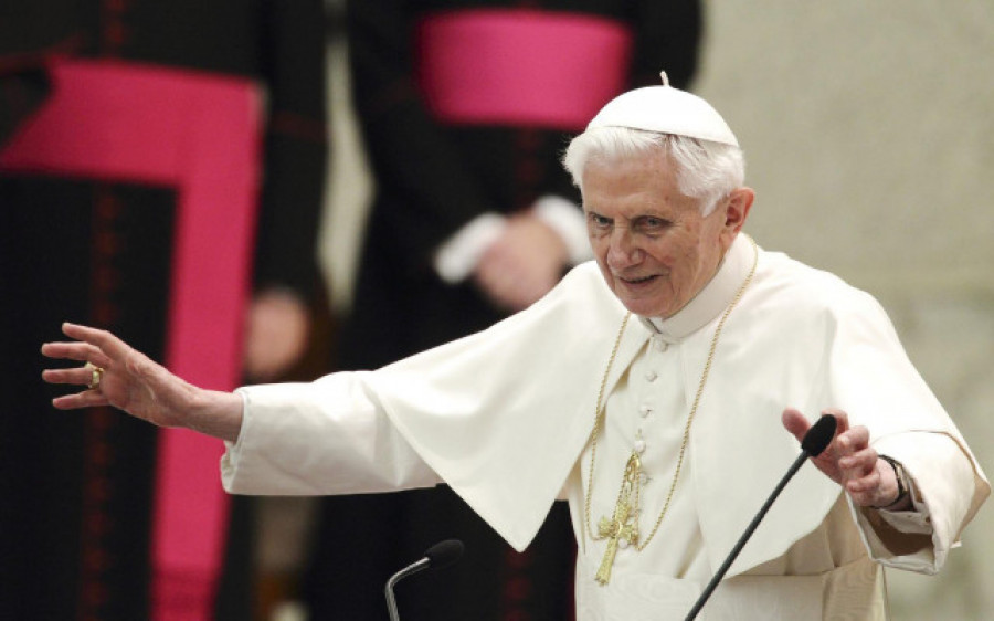 Benedicto XVI dice en un libro que el matrimonio entre personas del mismo sexo es "una deformación de la conciencia"