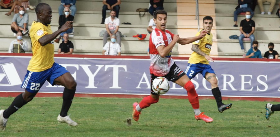 El Arosa perdona  ante la LLanera en un partido espeso