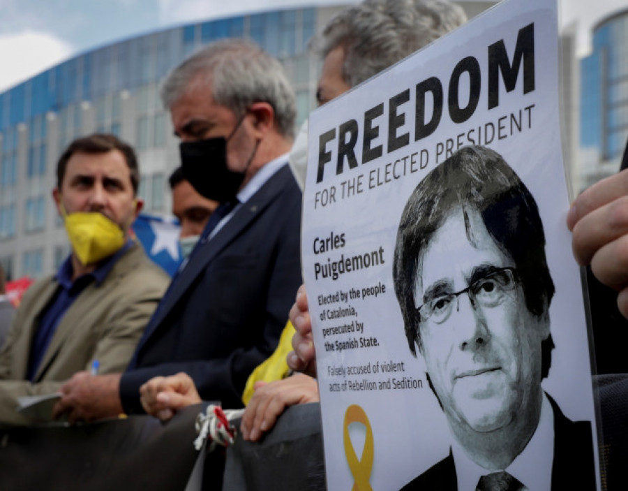 El tribunal italiano deja libre a Puigdemont pero le obliga a seguir en Cerdeña