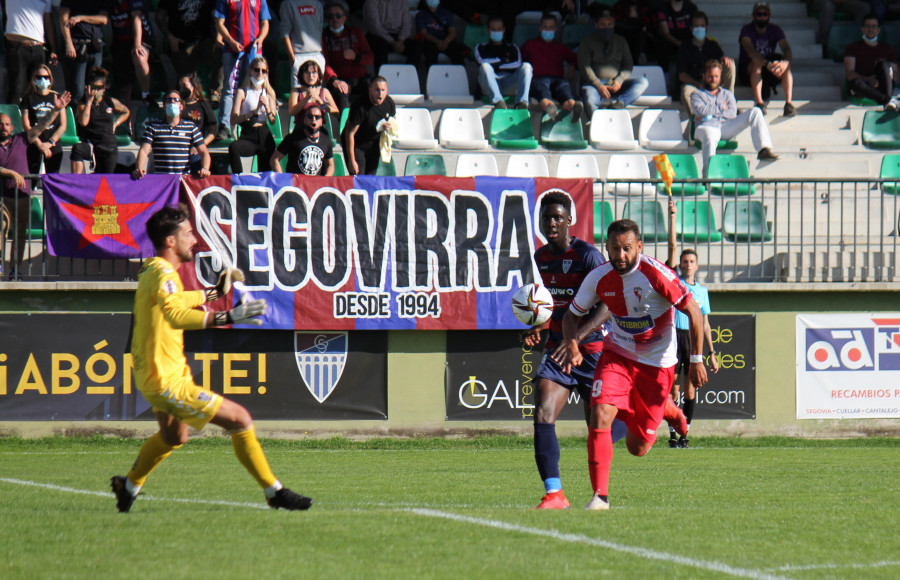 Primera derrota del Arosa, pero con buena imagen en Segovia