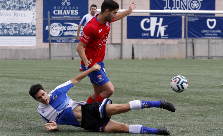 Un gol de Diego Martín decanta el derbi para el Portonovo en Barrantes