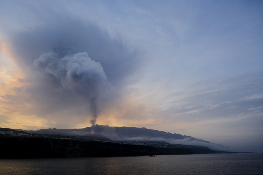 El volcán de La Palma ha entrado en fase efusiva, con menos explosiones