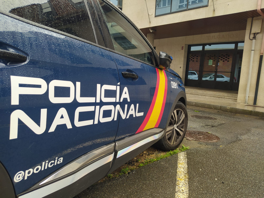 Detenidos tres individuos acusados de una agresión a un joven en el barrio de Bandourrío, en Ribeira