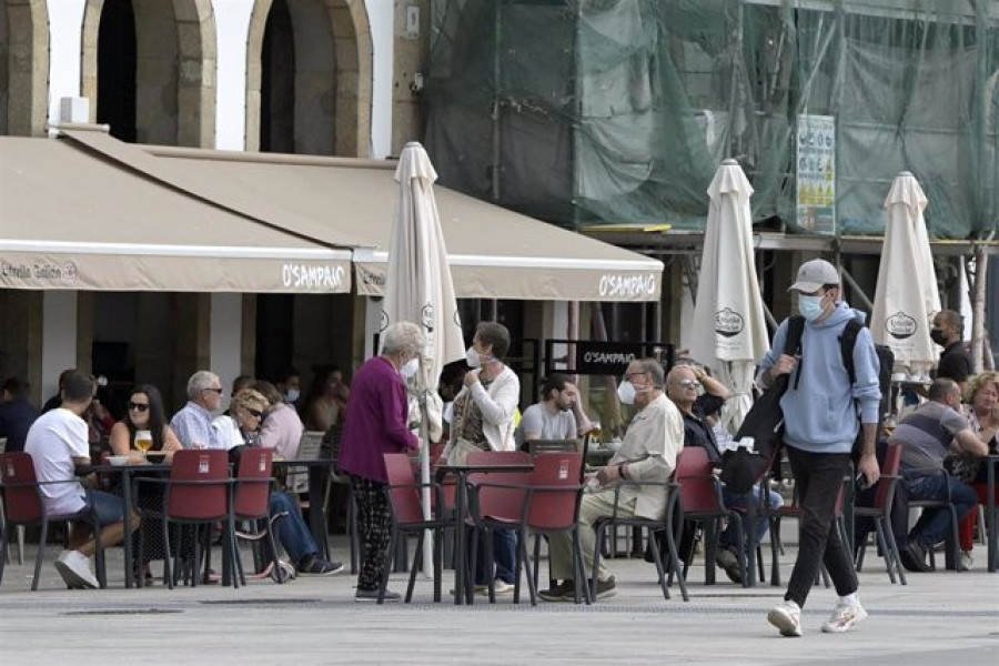 Continúa la bajada de los casos activos de covid en Galicia a 847, aunque los hospitalizados suben ligeramente