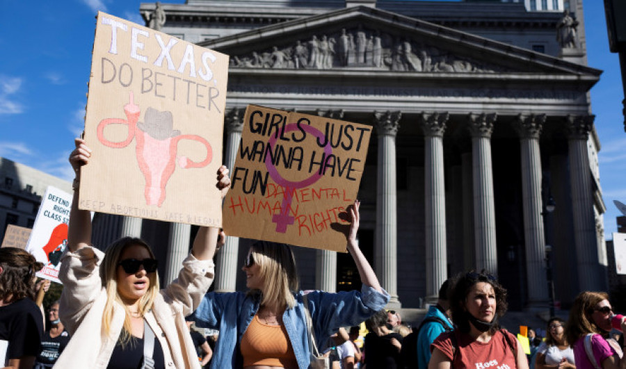 Miles de mujeres marchan en EEUU en defensa del derecho al aborto