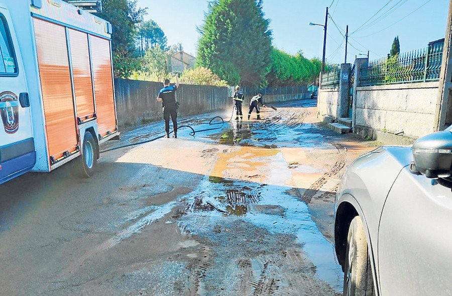 Guillán amanece bajo un manto de lodo y con fincas totalmente inundadas