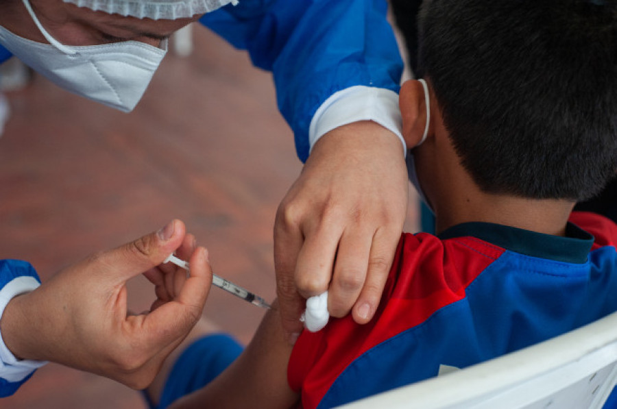 Pediatras de Atención Primaria valoran positivamente la vacuna contra la COVID-19 en menores de 12 años